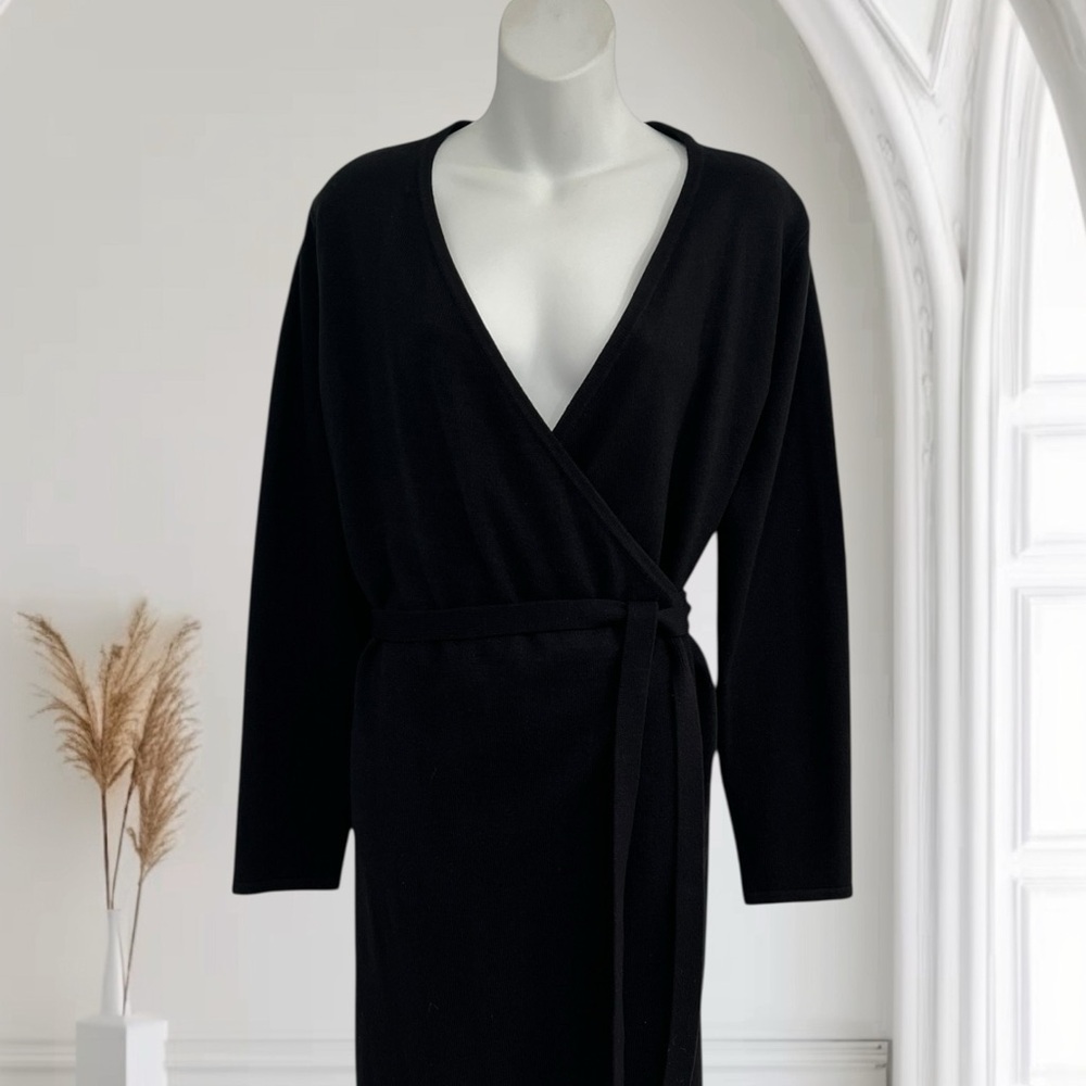 Elegant Black Knit Wrap Dress in Size Small - Picture 4 of 12